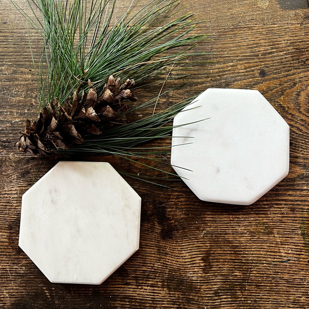 White and Grey Swirled Marble Coaster Set